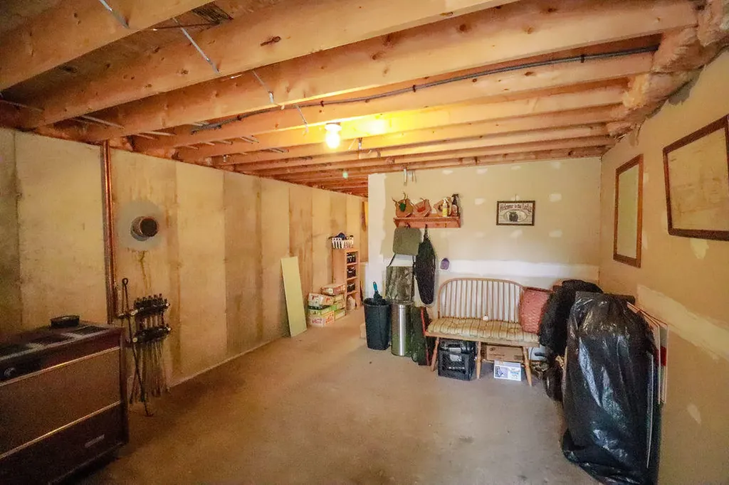 18 Green Road Waterford ME 04088