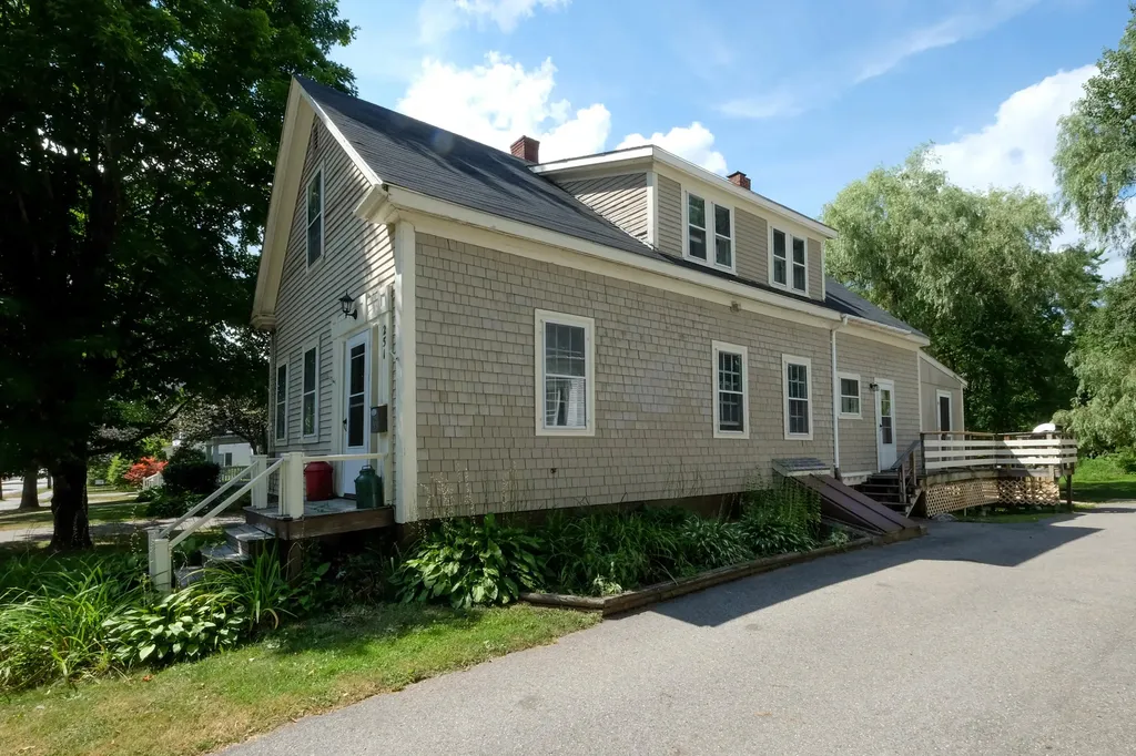 251 Main Street Thomaston ME 04861