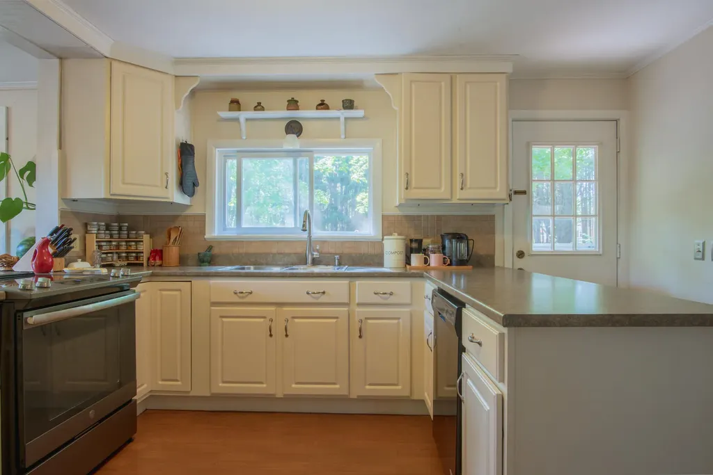 1786 Essex Street Bangor ME 04401