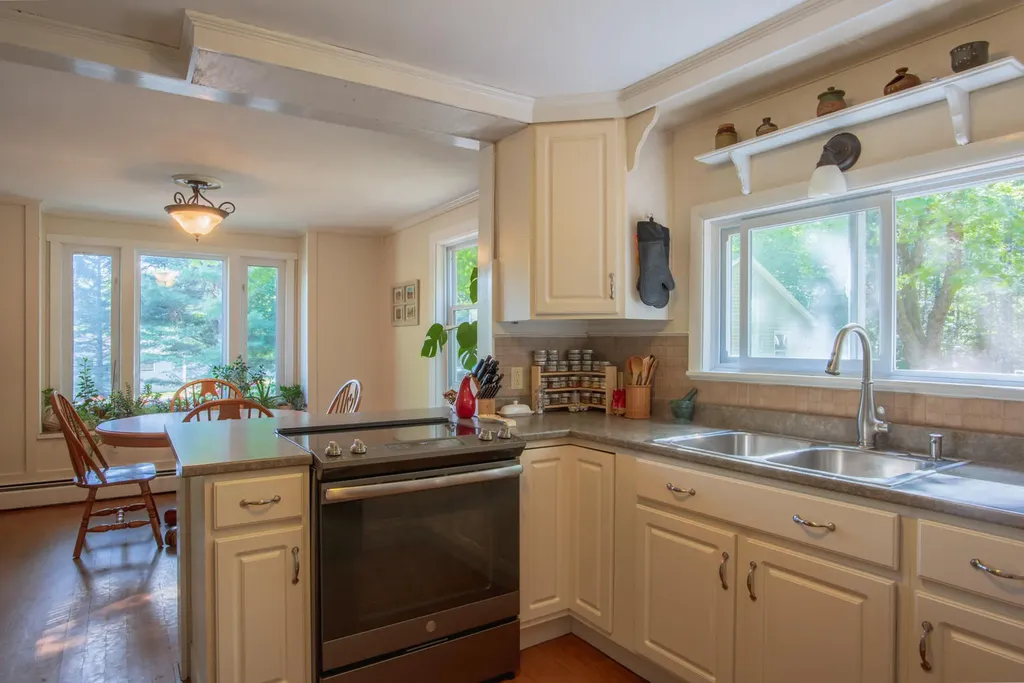 1786 Essex Street Bangor ME 04401