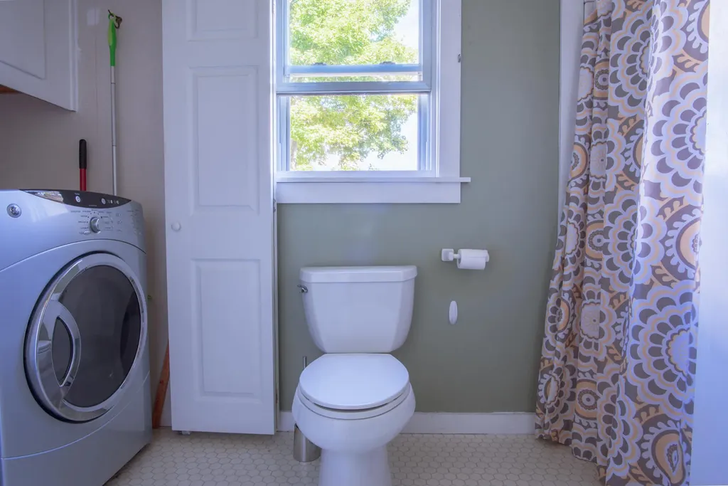 1786 Essex Street Bangor ME 04401