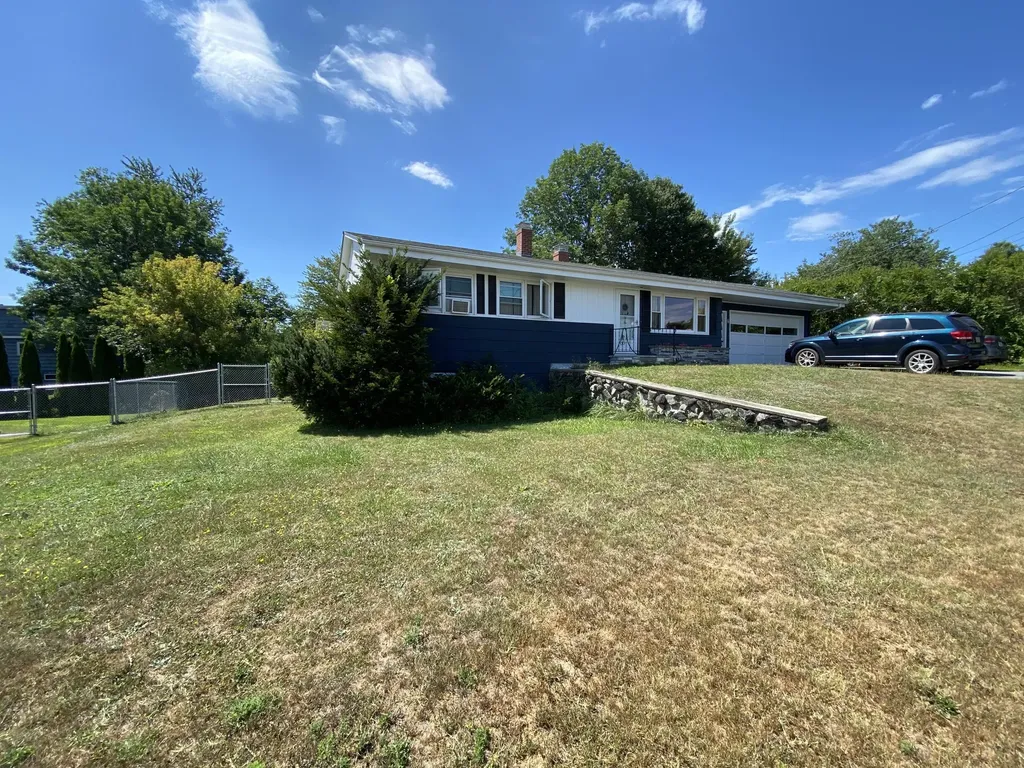 7 Heathwood Lane Lewiston ME 04240