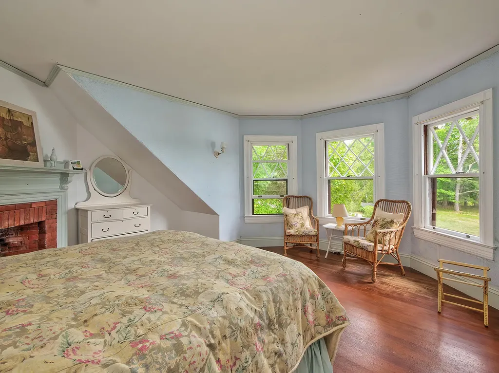 79 Peabody Drive (Northeast Hrb) Mount Desert ME 04662