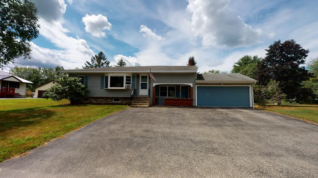 28 Royal Avenue Auburn ME 04210