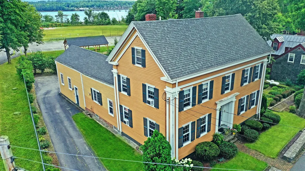 77 Federal Street Wiscasset ME 04578