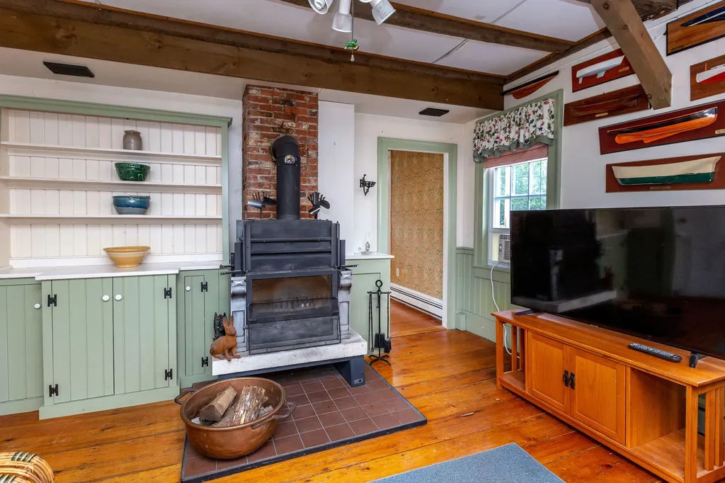 77 Federal Street Wiscasset ME 04578