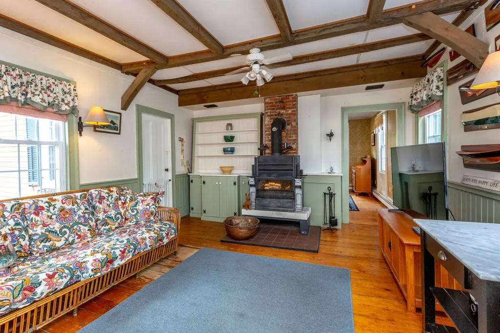 77 Federal Street Wiscasset ME 04578
