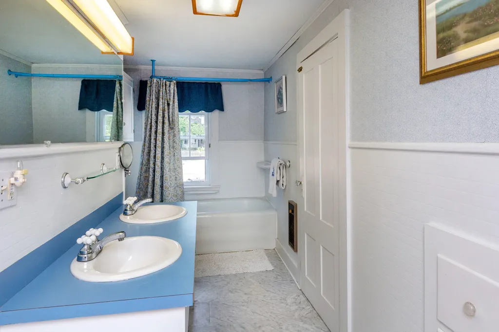 77 Federal Street Wiscasset ME 04578