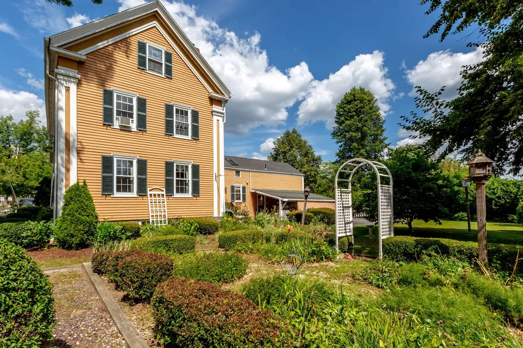 77 Federal Street Wiscasset ME 04578