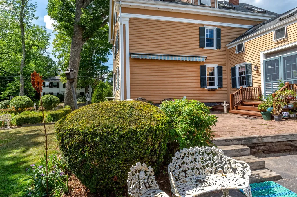 77 Federal Street Wiscasset ME 04578