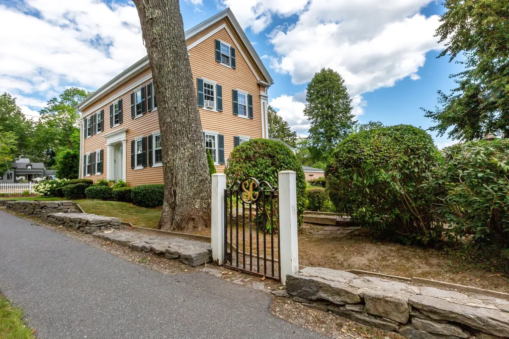 77 Federal Street Wiscasset ME 04578