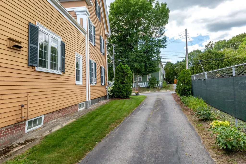 77 Federal Street Wiscasset ME 04578
