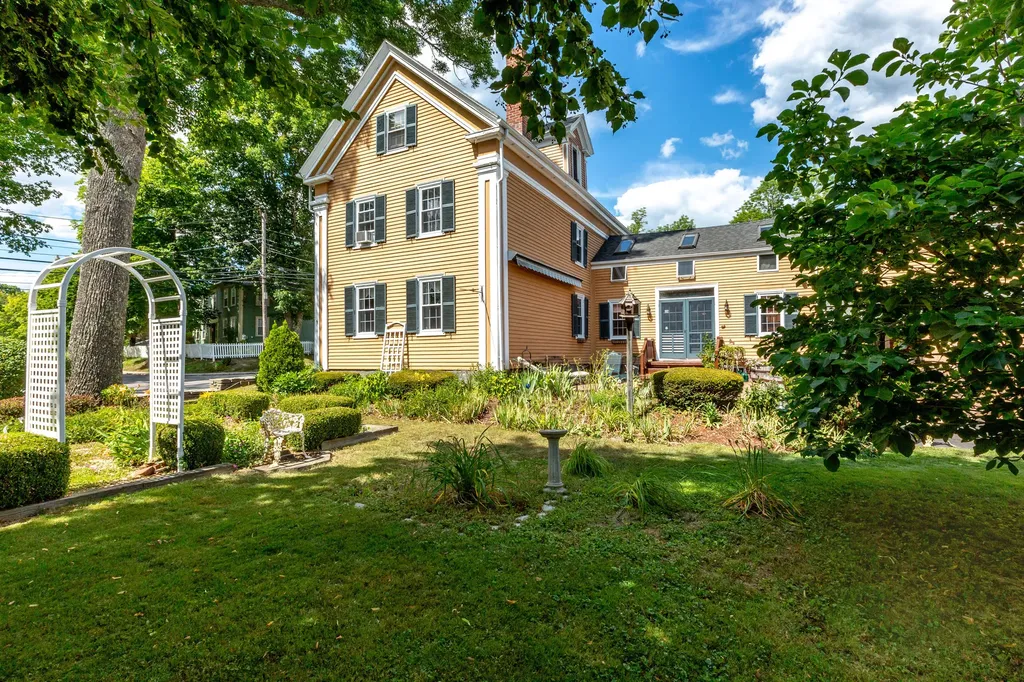 77 Federal Street Wiscasset ME 04578
