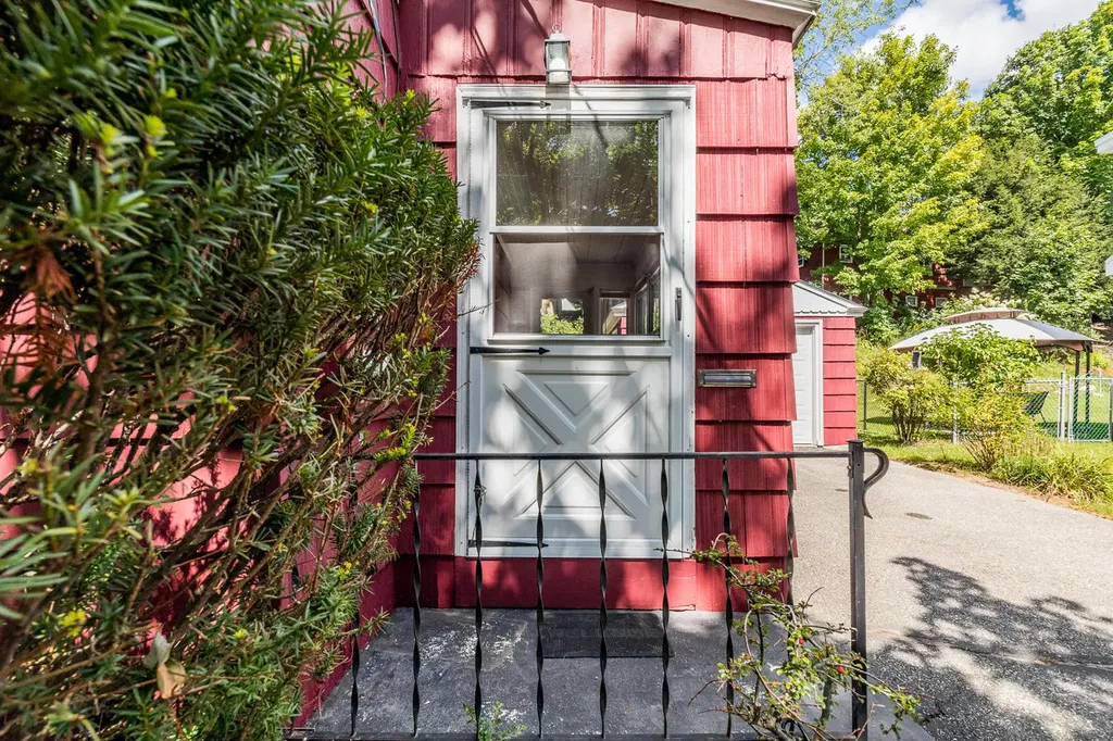22 Brown Street Lewiston ME 04240