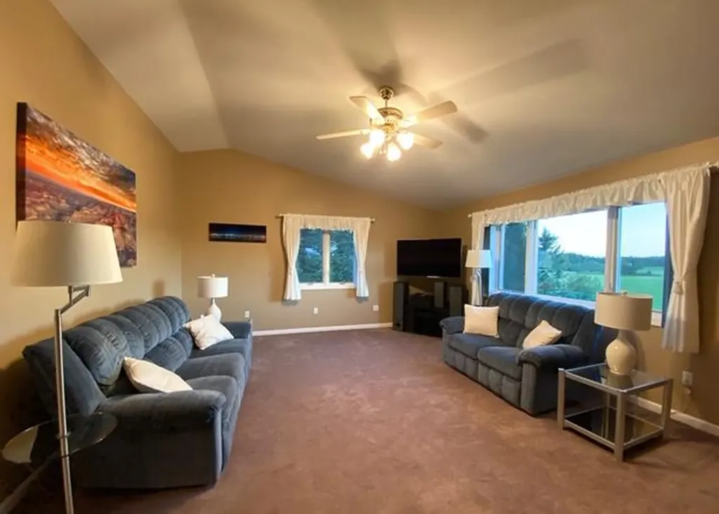 745 Western Avenue Hampden ME 04444