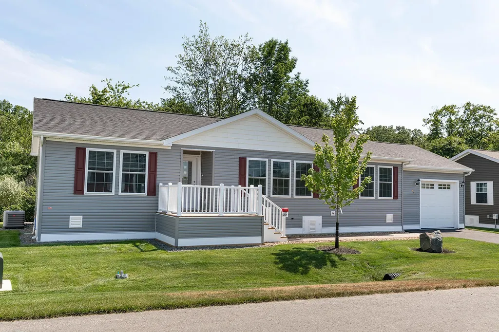 46 Settlement Loop Kittery ME 03904