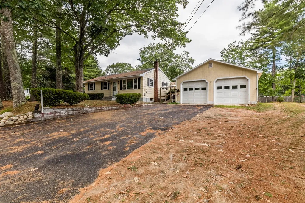 24 Grasshopper Lane Lyman ME 04002