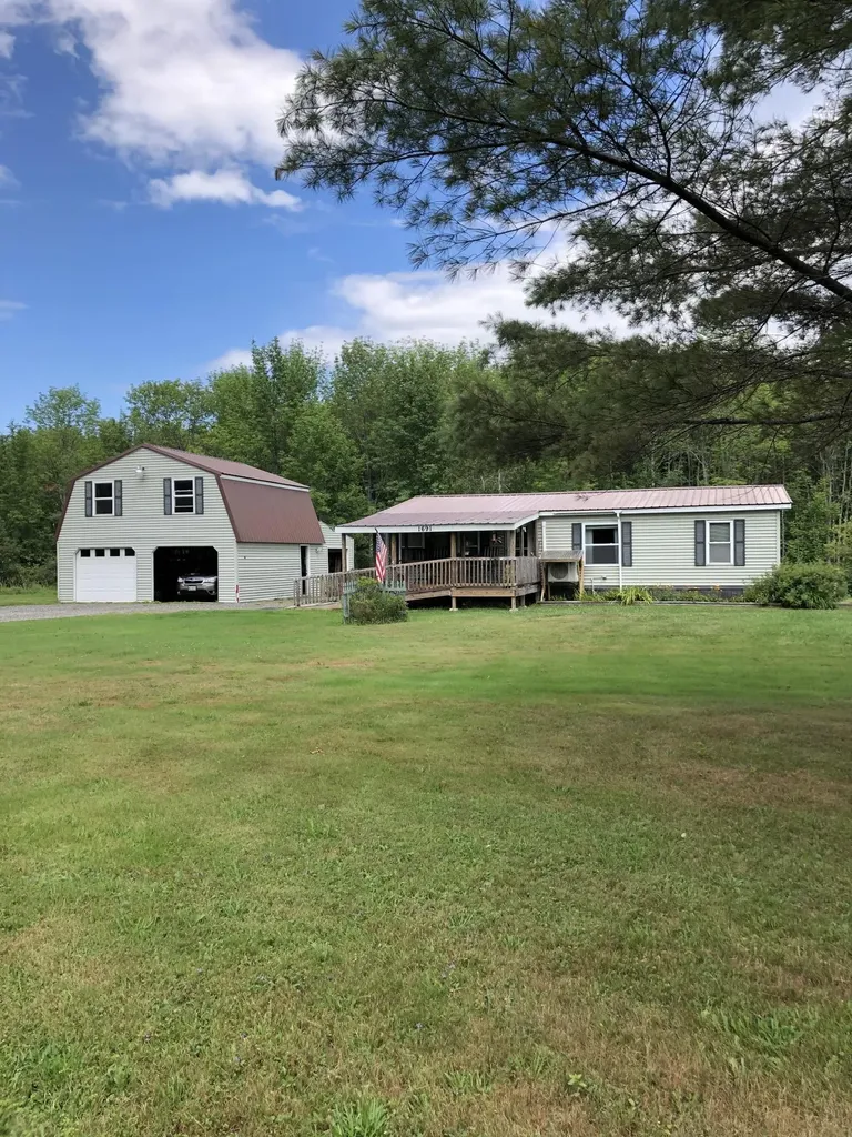 1691 Pushaw Road Glenburn ME 04401