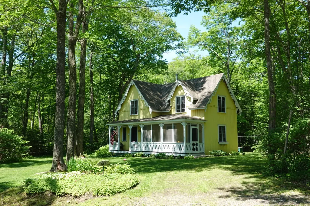 725 Shore Road Northport ME 04849