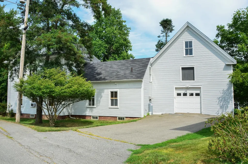 208 Highland Avenue Gardiner ME 04345