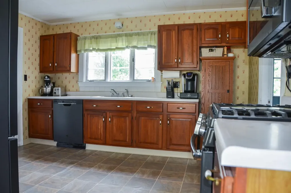 208 Highland Avenue Gardiner ME 04345
