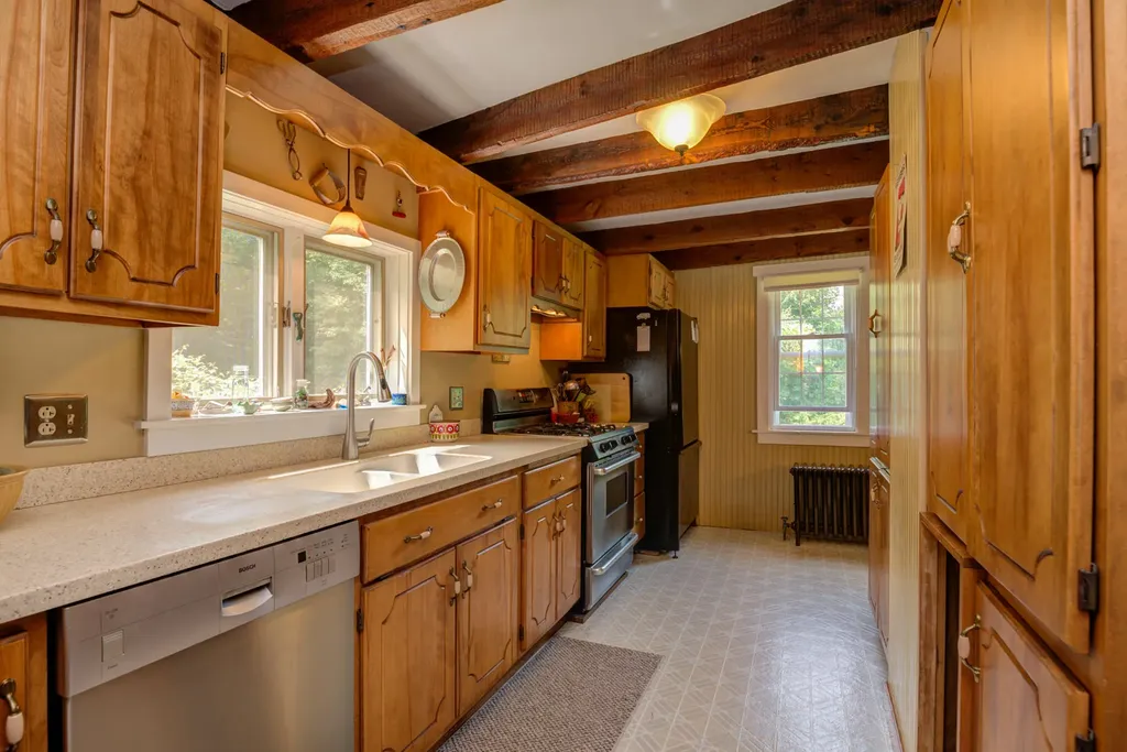 135 Maple Lane Poland ME 04274