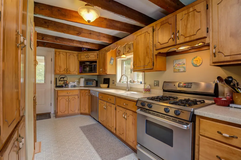 135 Maple Lane Poland ME 04274