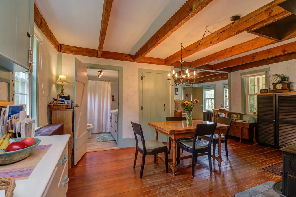 135 Maple Lane Poland ME 04274