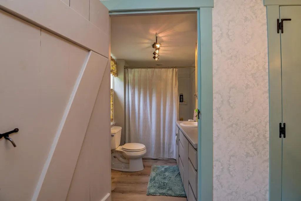 135 Maple Lane Poland ME 04274