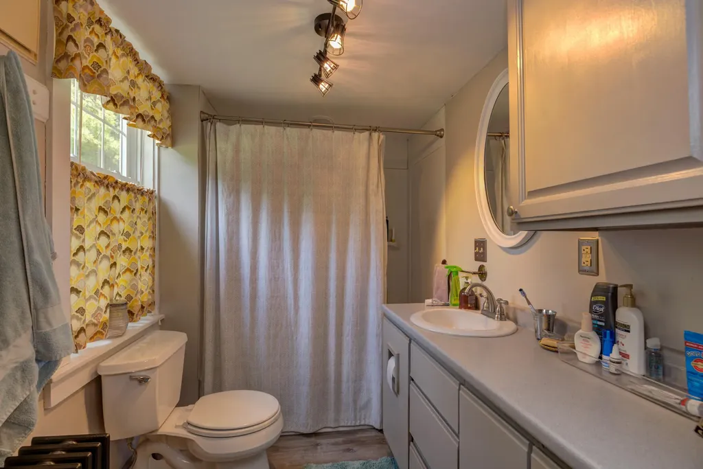 135 Maple Lane Poland ME 04274