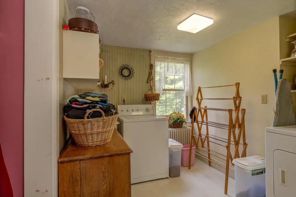 135 Maple Lane Poland ME 04274