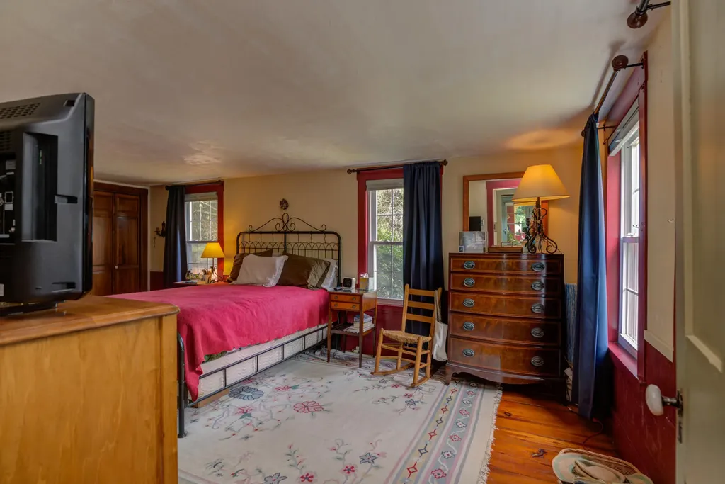 135 Maple Lane Poland ME 04274