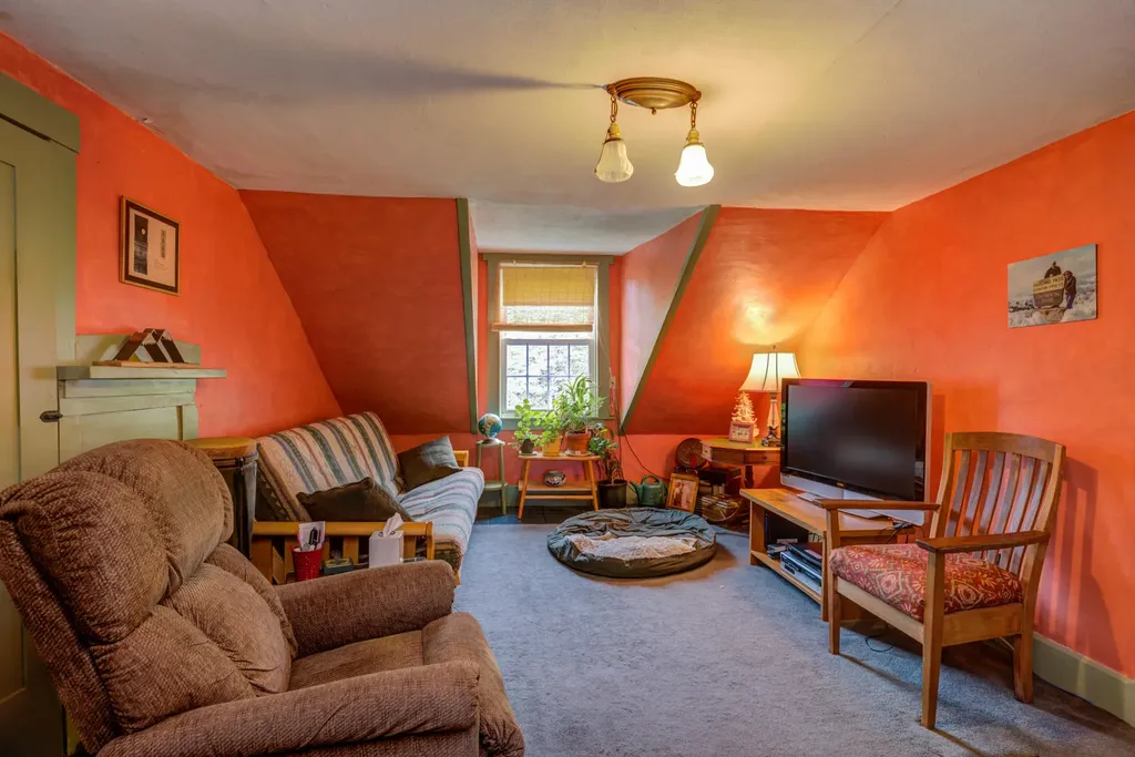 135 Maple Lane Poland ME 04274