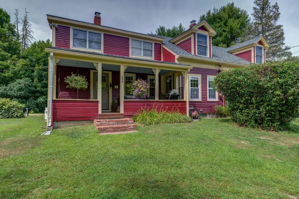 135 Maple Lane Poland ME 04274