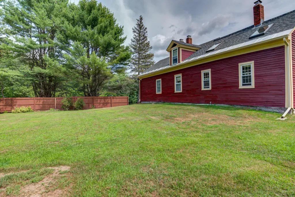 135 Maple Lane Poland ME 04274