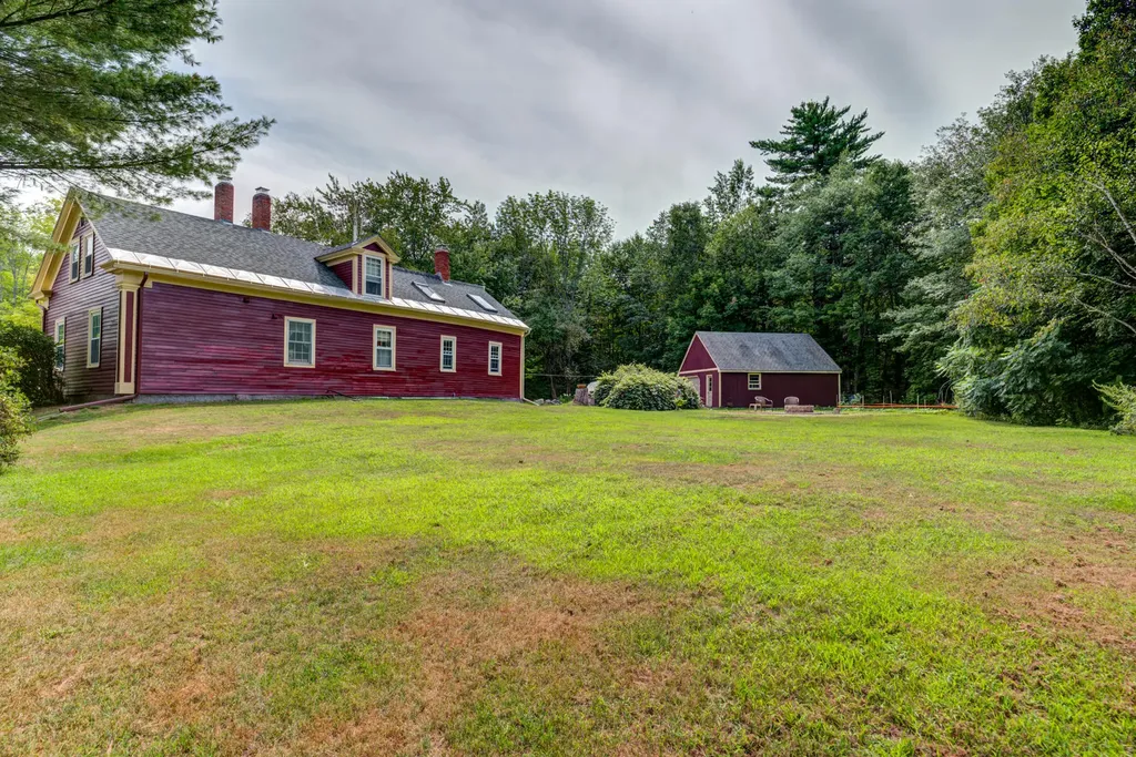 135 Maple Lane Poland ME 04274