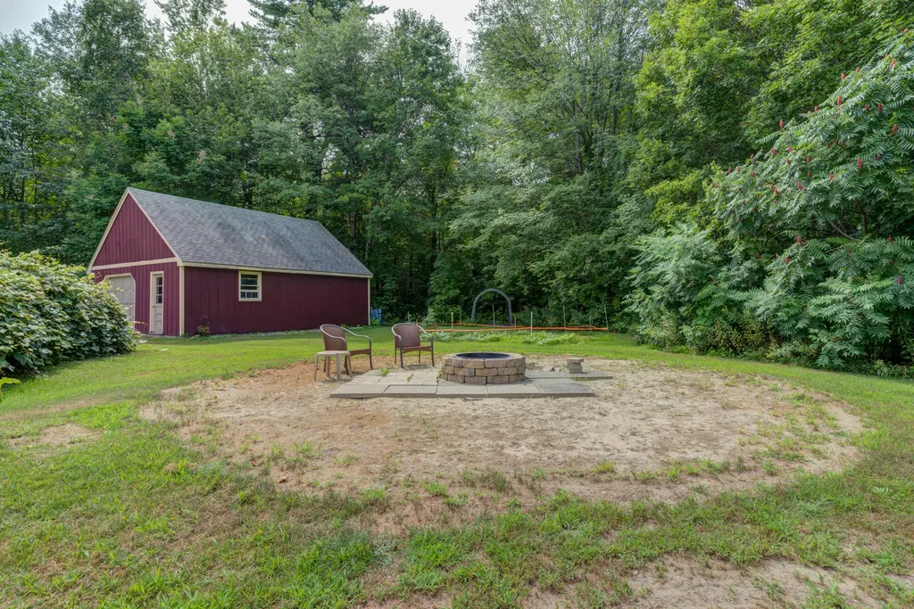 135 Maple Lane Poland ME 04274