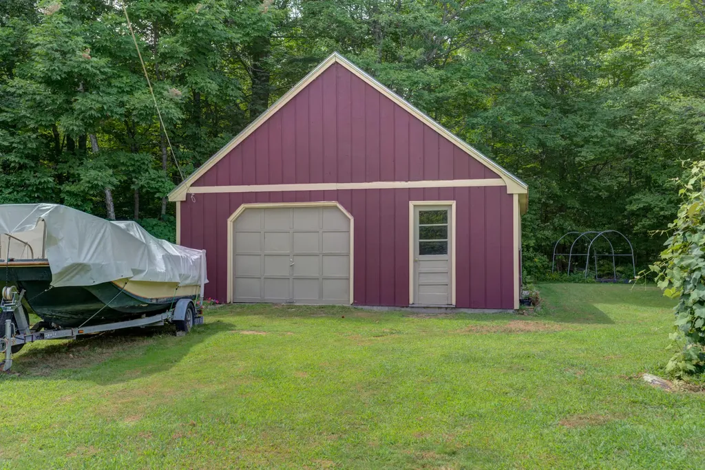 135 Maple Lane Poland ME 04274