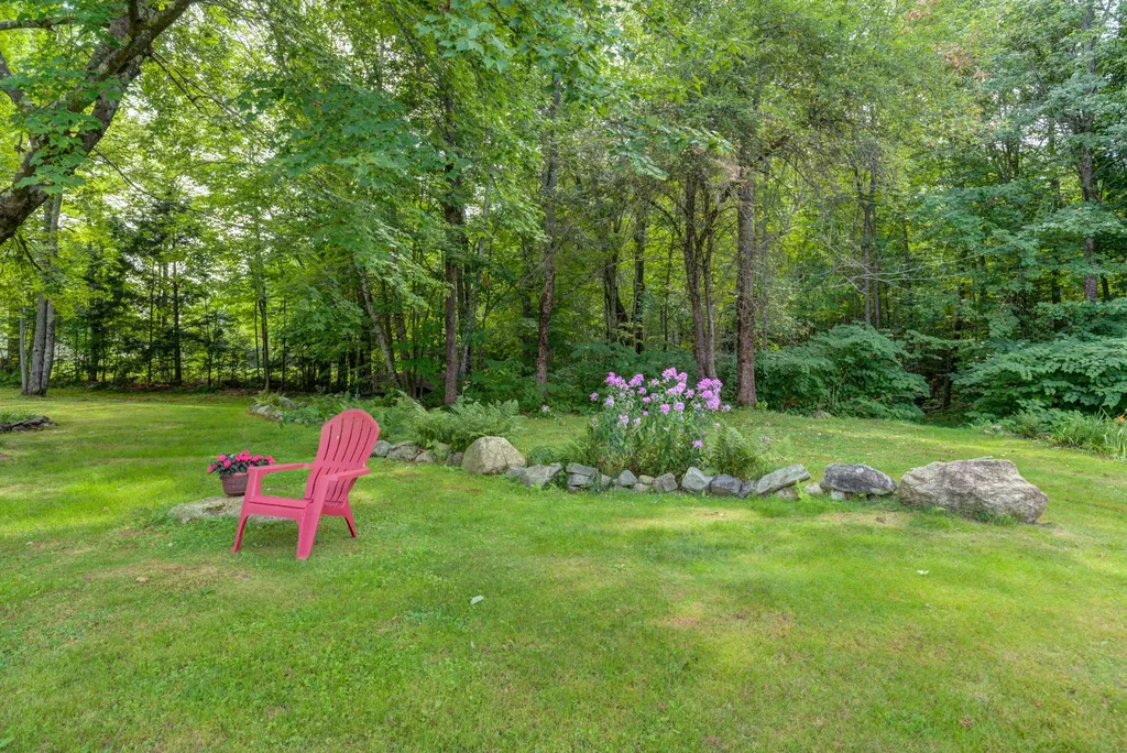 135 Maple Lane Poland ME 04274