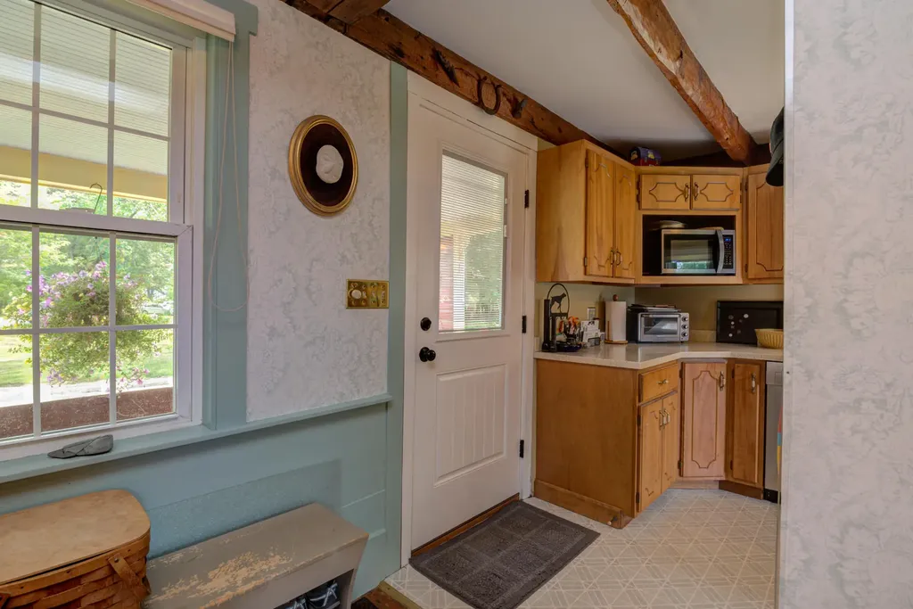 135 Maple Lane Poland ME 04274