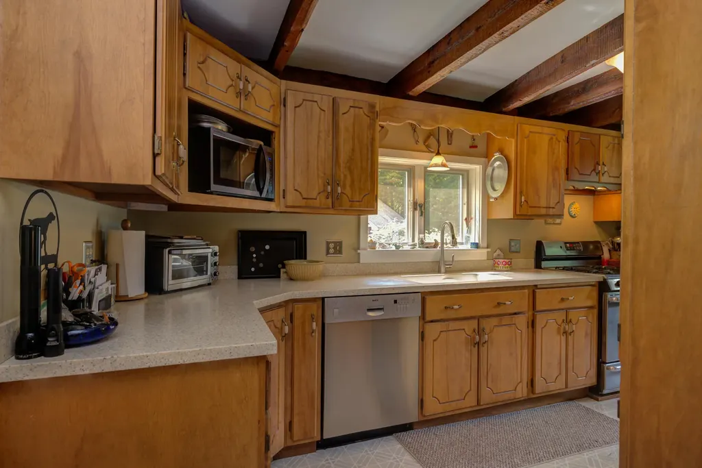 135 Maple Lane Poland ME 04274