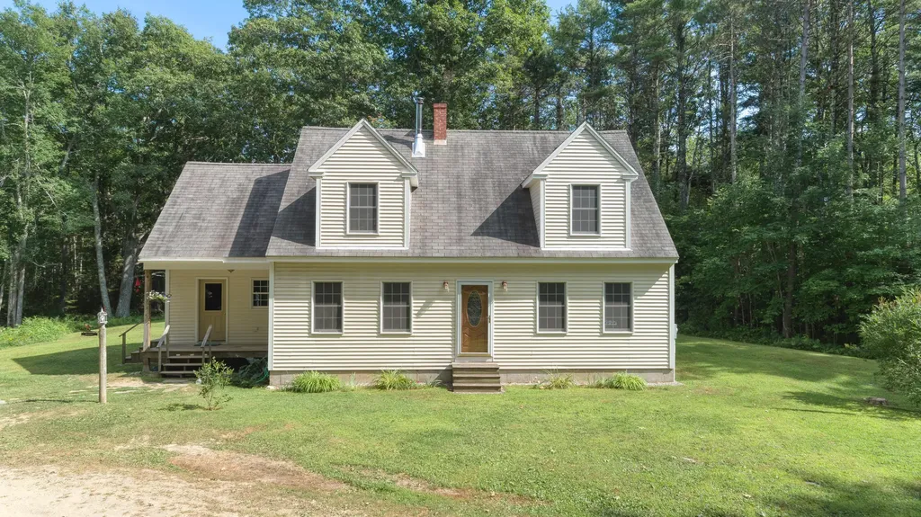 15 Hallowell Lane Damariscotta ME 04543