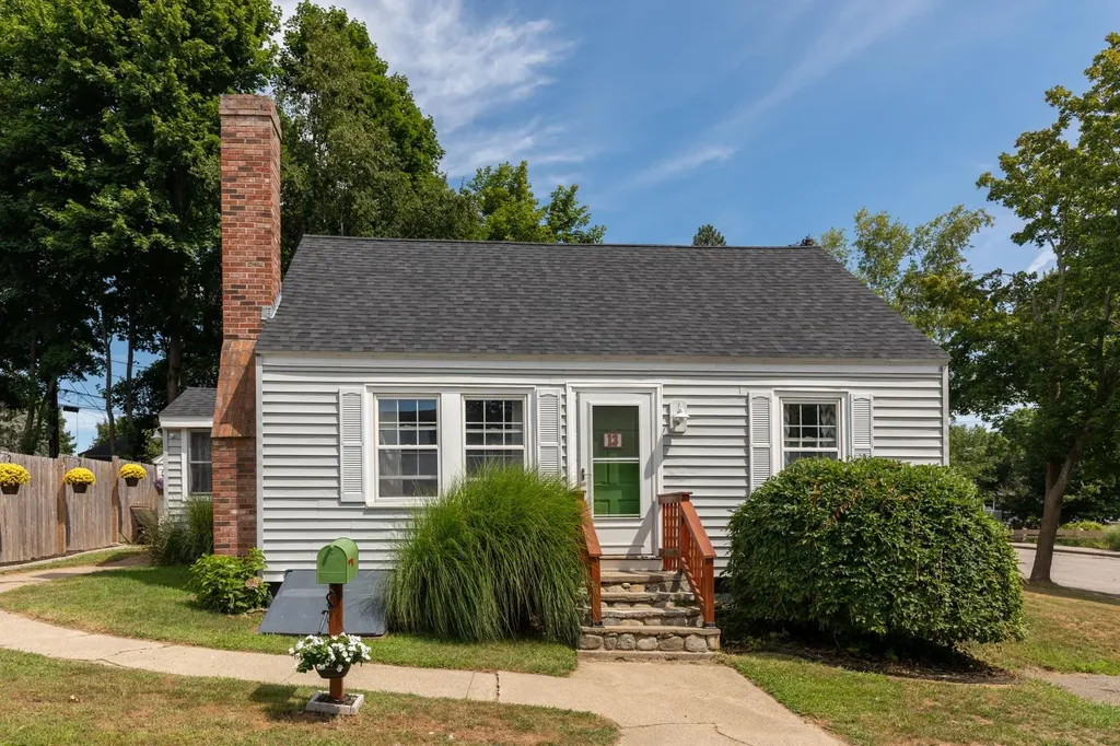 13 Bicknell Street Kittery ME 03904