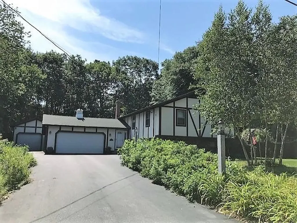 18 Cushnoc Lane Brunswick ME 04011