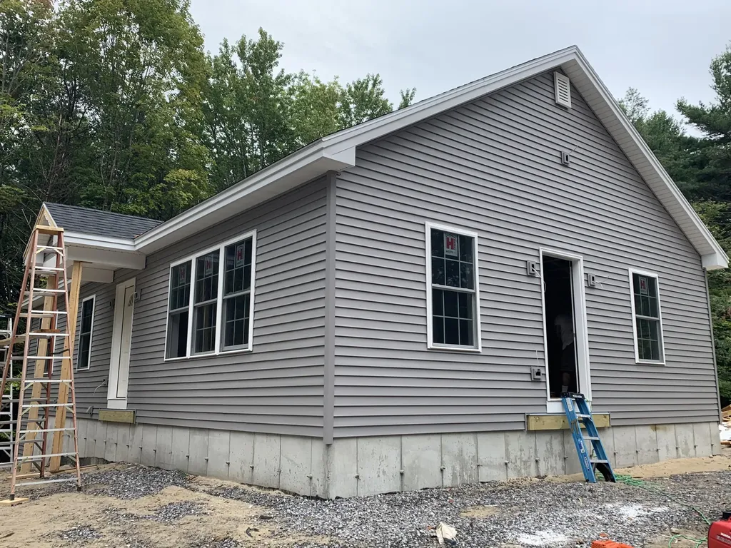 136 Mountain Road Raymond ME 04071