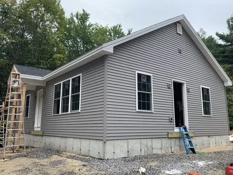 136 Mountain Road Raymond ME 04071
