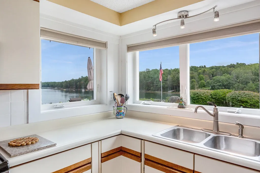 182 Westport Bridge Road Wiscasset ME 04578