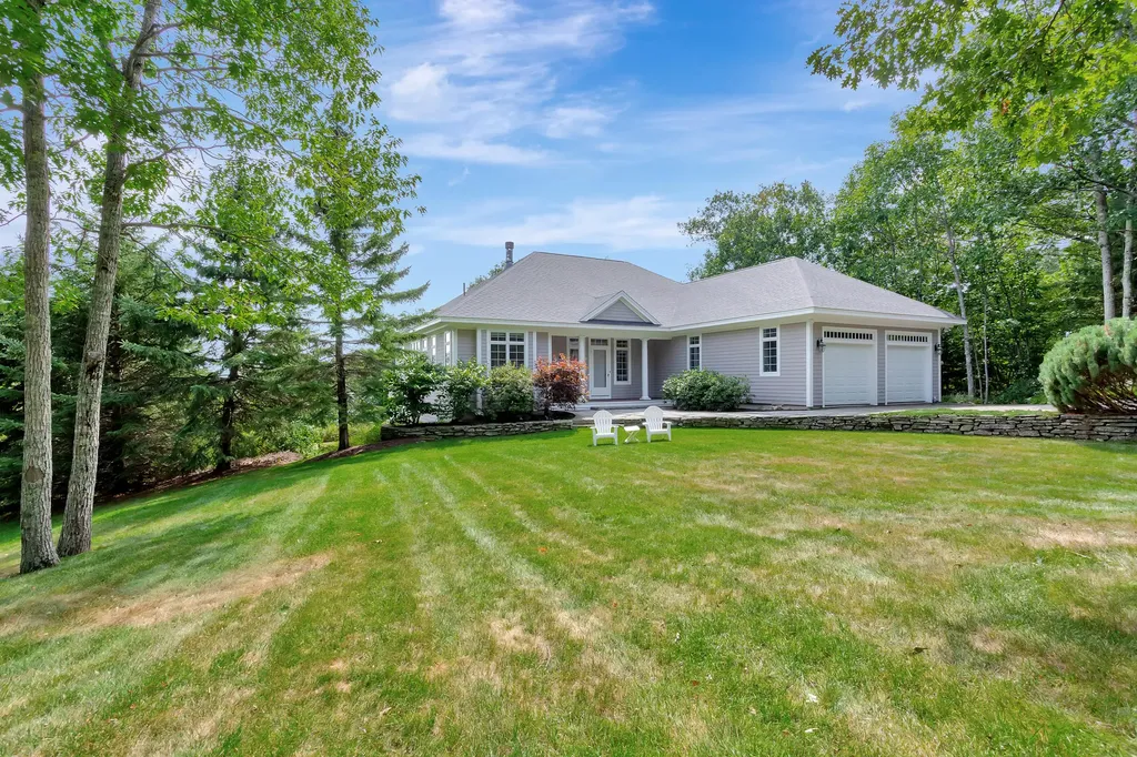 26 Wellington Drive Rockport ME 04856