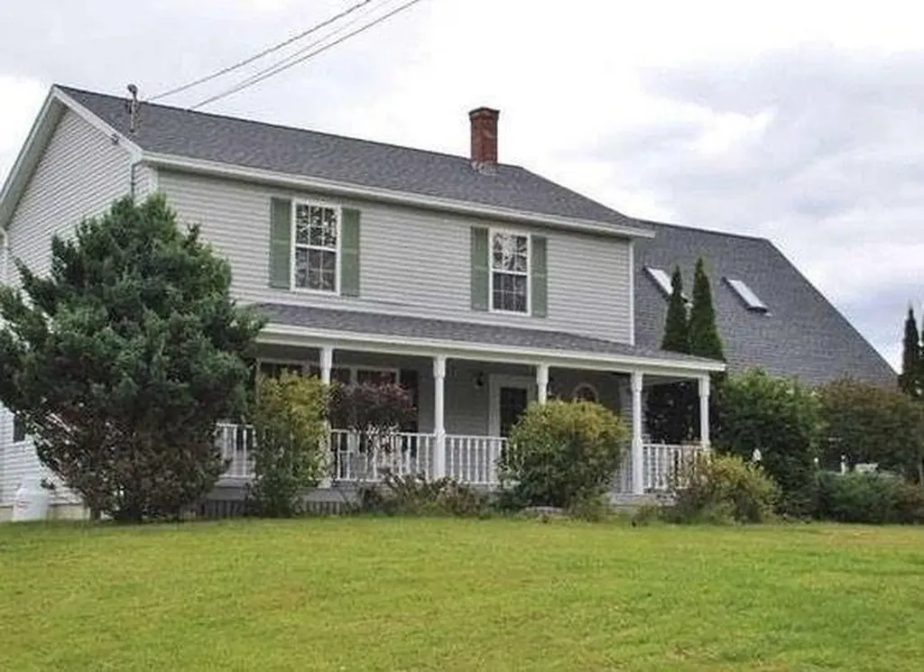 1035 Sunset Avenue Glenburn ME 04401