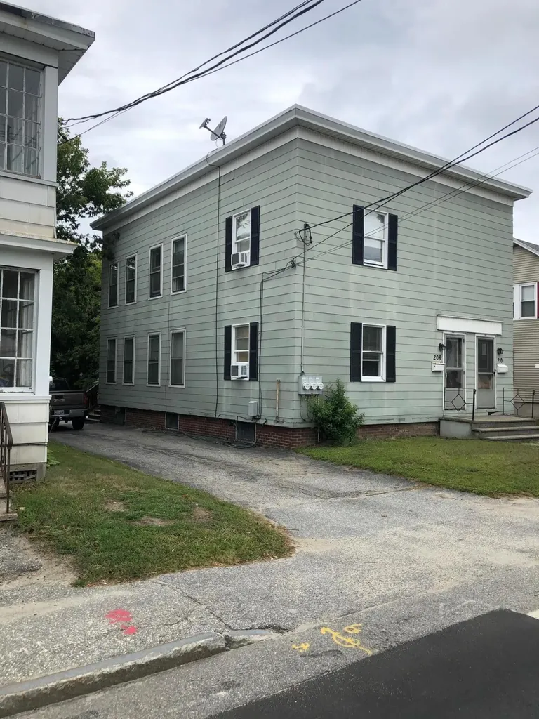 208 East Avenue Lewiston ME 04240